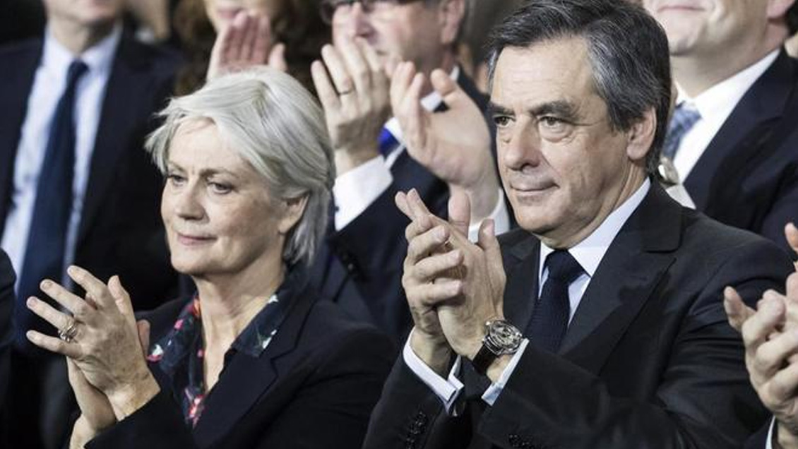 Ex primer ministro francés y su esposa serán juzgados por supuestos empleos ficticios