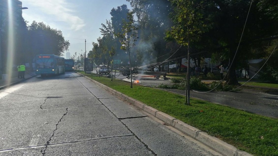 Accidente de tránsito originó corte de luz en Vitacura