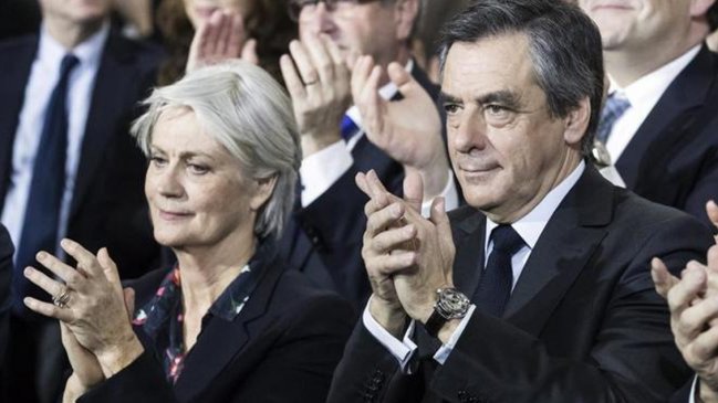 Ex primer ministro francés y su esposa serán juzgados por supuestos empleos ficticios