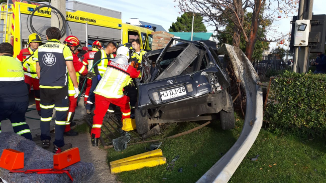 Punta Arenas: Conductor sufrió diversas lesiones al impactar contra muro de una casa