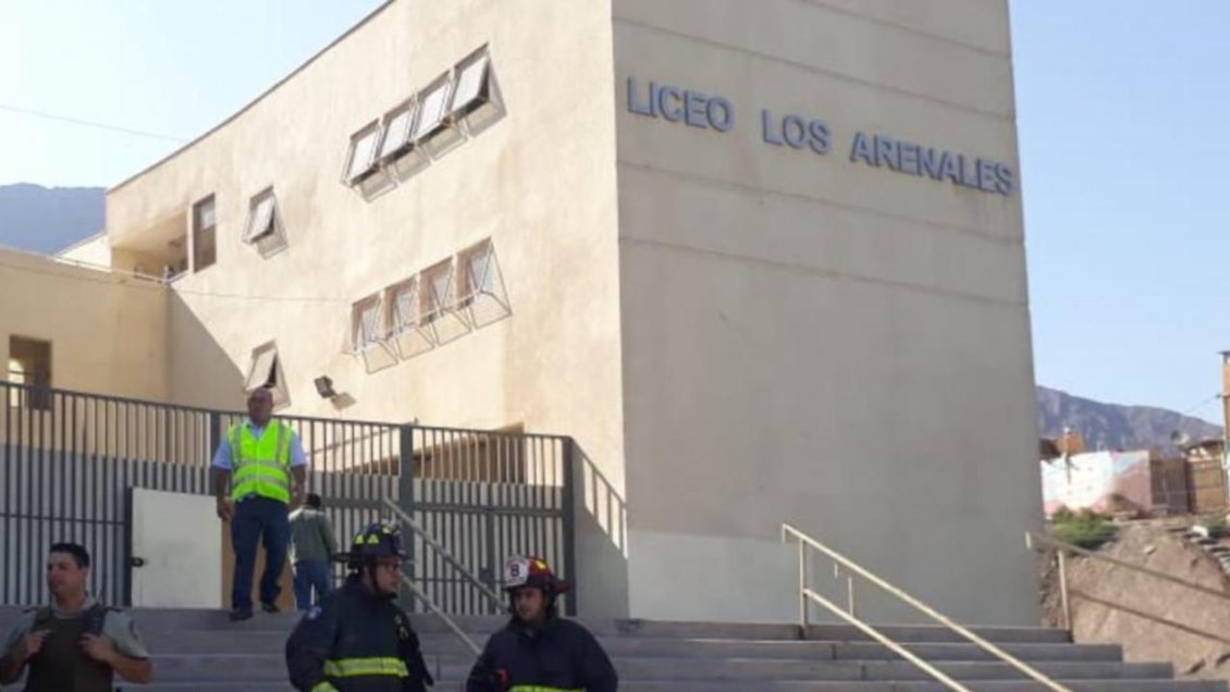 Evacuan a 750 alumnos del Liceo Los Arenales en Antofagasta