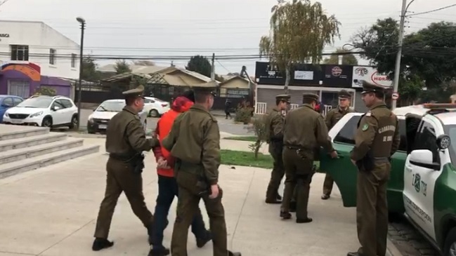 Ladrones robaron pesos y dólares a adulta mayor al lado de Carabineros