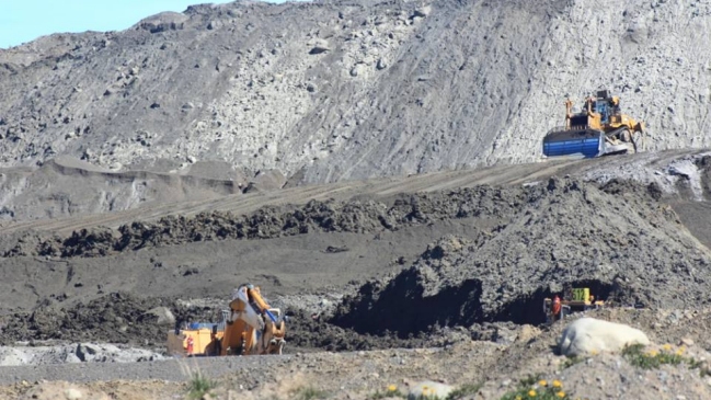 Medidas cautelares por tronaduras en Mina Invierno siguen en suspenso