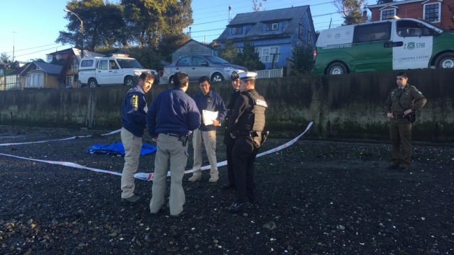 Funcionarios de la Armada encontraron cadáver de un hombre en playa de Quellón