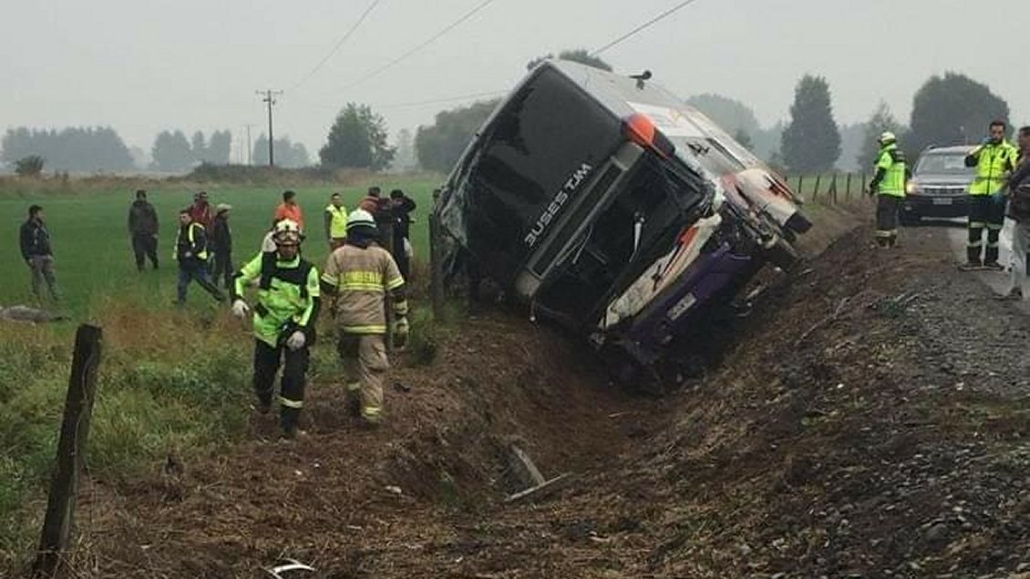 Bus protagonizó accidente en ruta a Villarrica: 24 lesionados