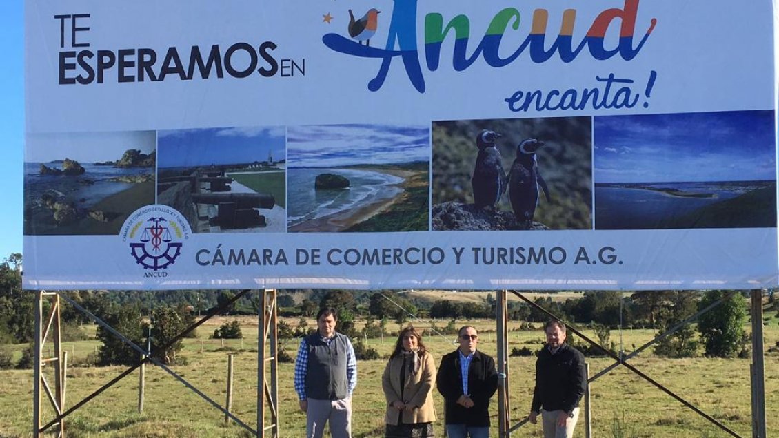 Instalaron gigantografías en comuna de Ancud para promocionar destinos turísticos