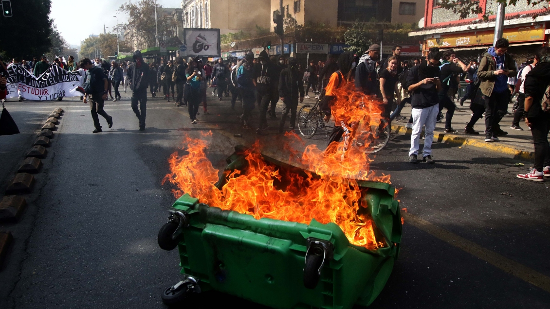 Estudiantes realizan su primera marcha del año