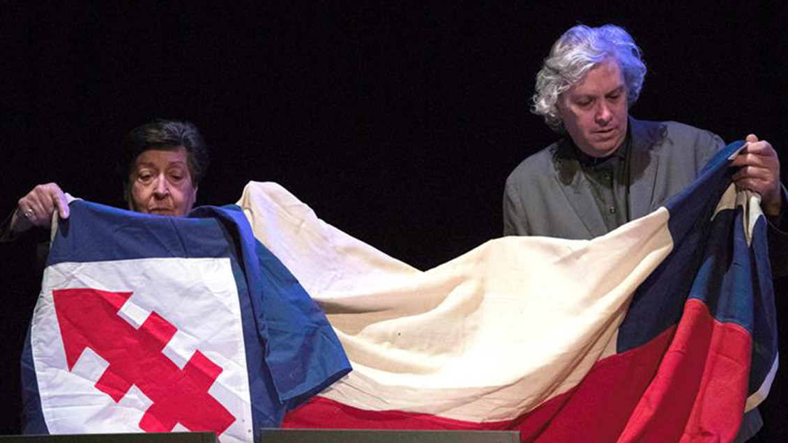 Carmen Frei entregó bandera que cubrió el féretro de su padre al Museo de la Memoria