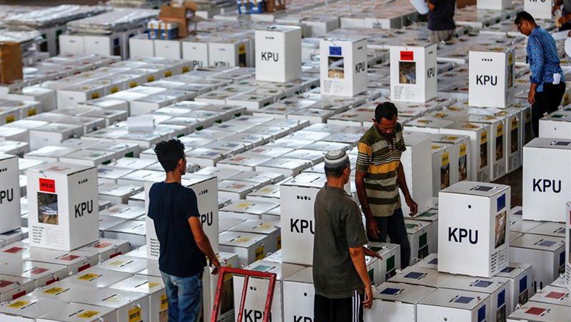 Maratónicas elecciones de Indonesia dejaron casi 300 muertos por fatiga