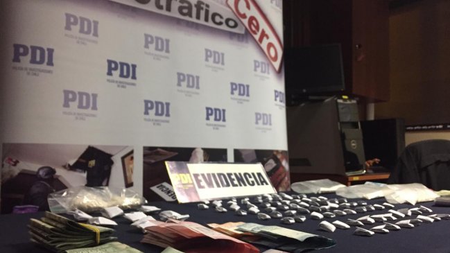 PDI de Valdivia detuvo a dos vecinas acusadas de traficar drogas en sus patios