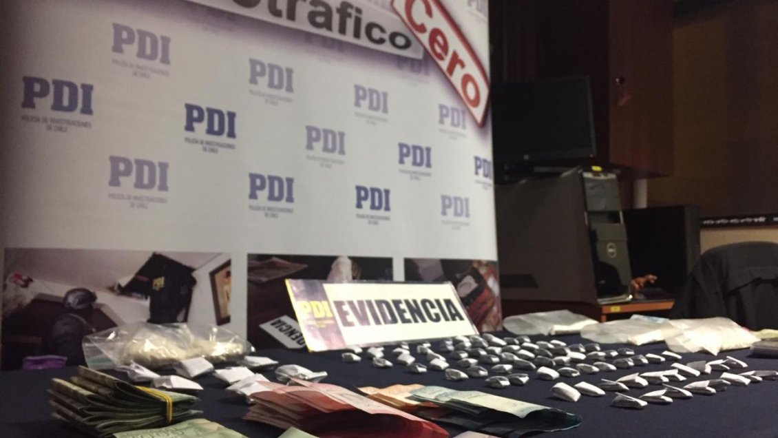 PDI de Valdivia detuvo a dos vecinas acusadas de traficar drogas en sus patios