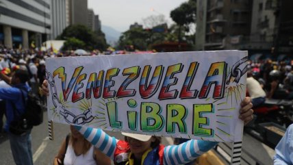  Venezolanos vuelven a las calles tras tensa jornada  
