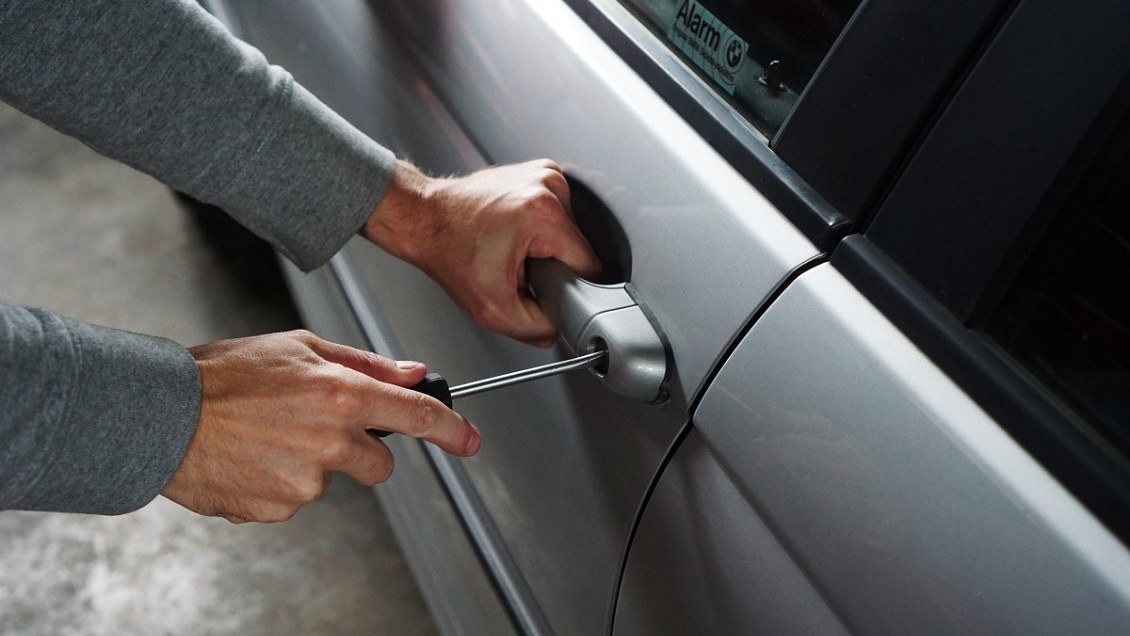 Ladrón quiso robar a una abuela y sus nietos lo molieron a golpes: Quedó desfigurado
