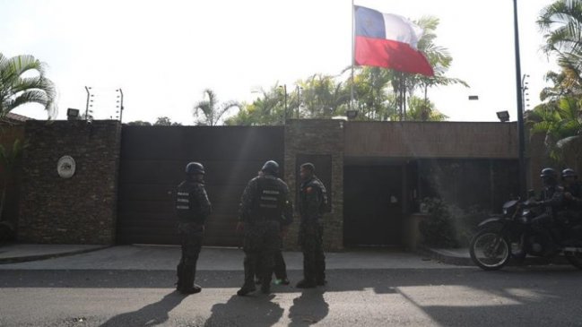 El millonario gasto de Cancillería para mantener refugiados en embajada en Venezuela