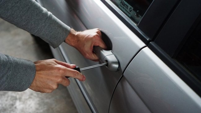 Ladrón quiso robar a una abuela y sus nietos lo molieron a golpes: Quedó desfigurado