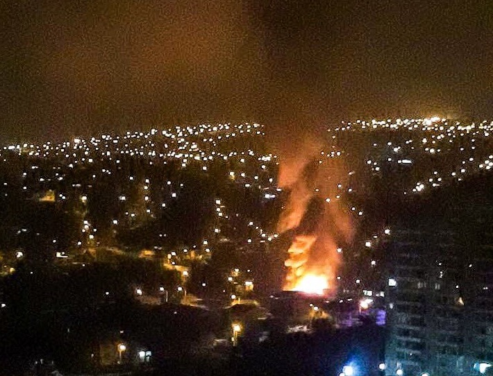 Incendio en Valparaíso destruyó dos casas y dejó seis damnificados