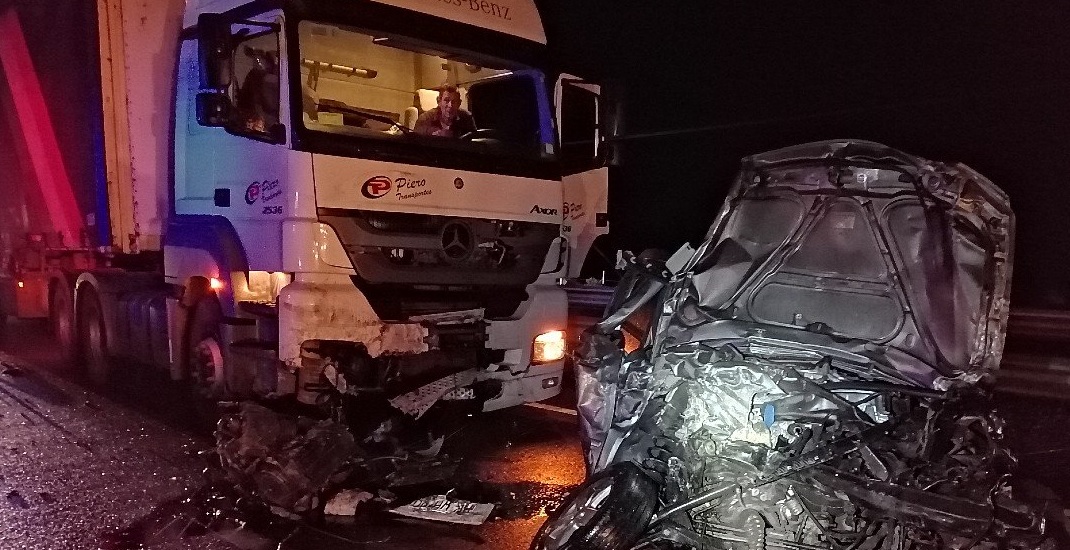 Un muerto deja choque entre camión y auto en Coquimbo