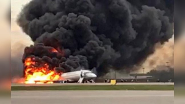 Rusia: Autoridades confirman 41 muertos en avión accidentado