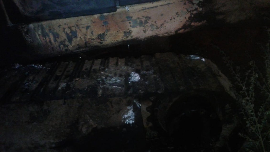 Ataque incendiario dejó maquinaria quemada en Collipulli