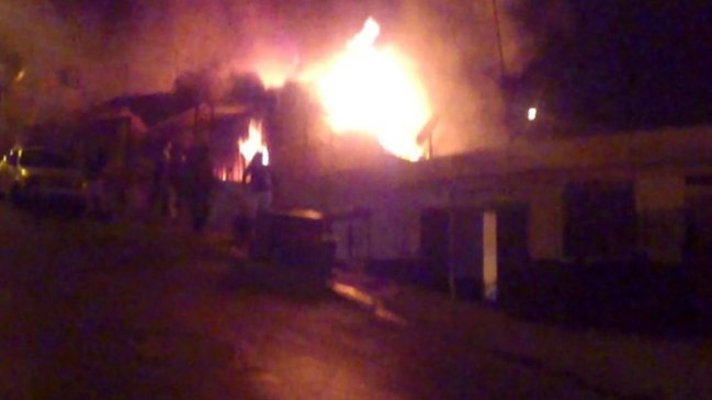Un muerto y seis damnificados tras incendio en Antofagasta