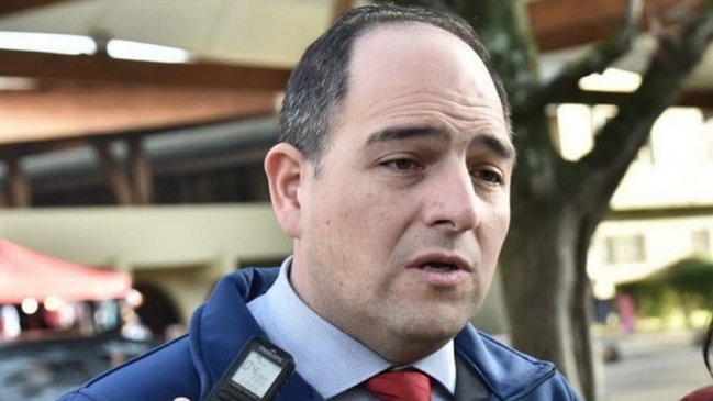 Fiscalía investiga a intendente de Los Ríos por fotos de sus hijos con armas de fuego