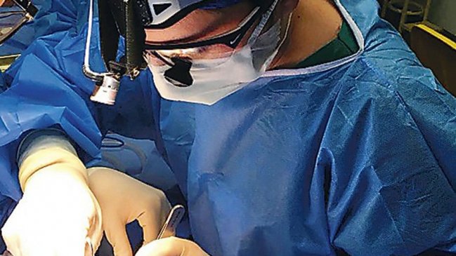 Científico chileno trabaja en revolucionario método para corregir extraña malformación del esófago