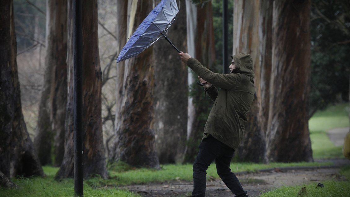 Atacama y Antofagasta bajo alerta por vientos que pueden superar los 100 kilómetros por hora