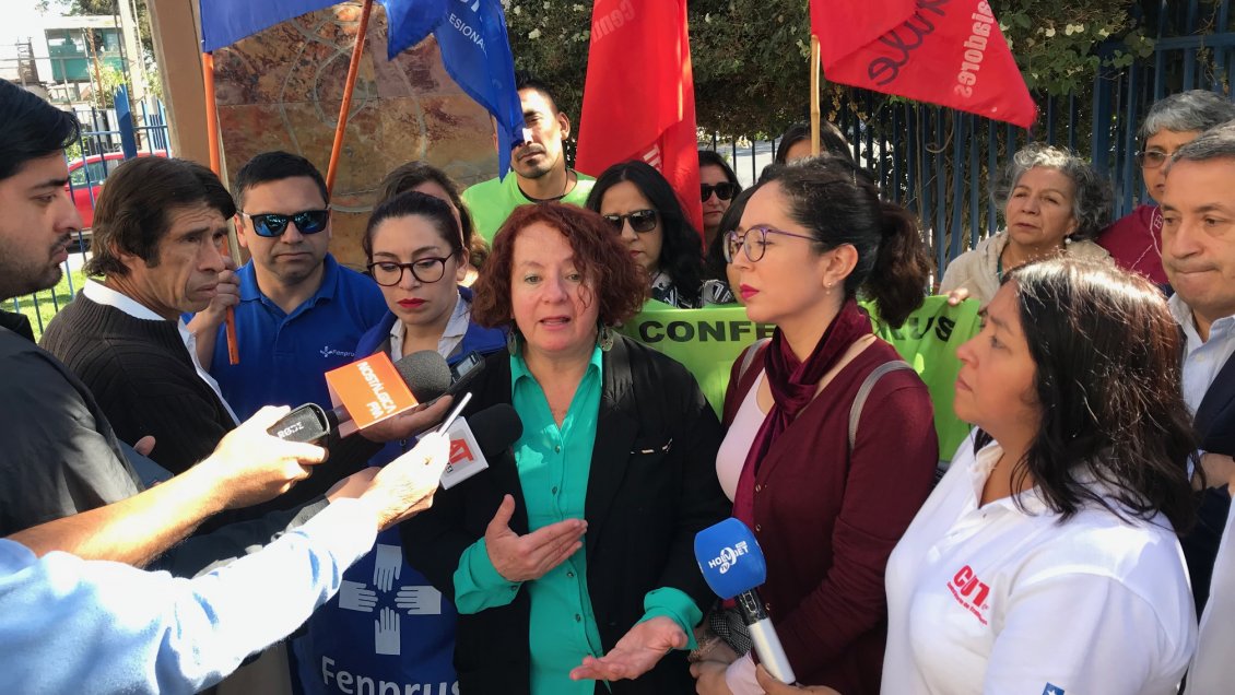 Funcionaria de Atacama aludida en WhatsApp de subsecretario Castillo se querella contra el Fisco