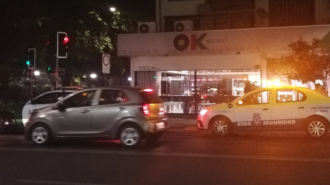 Delincuentes robaron minimarket en el centro de Santiago