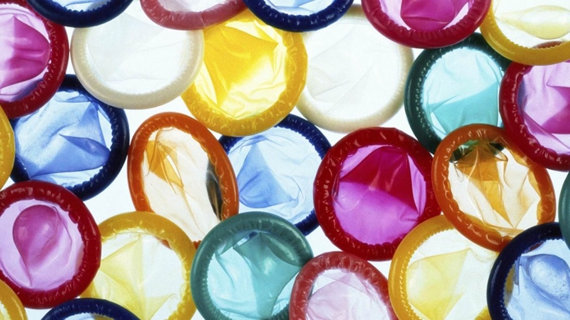 Colegios de Providencia tendrán dispensadores de condones