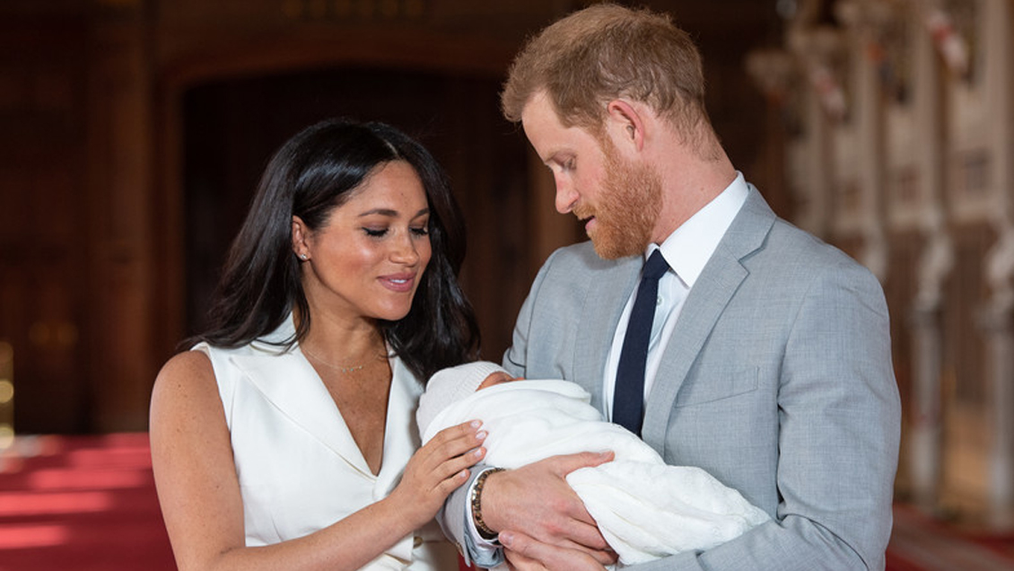 Despedido de la BBC por comparar al bebé real con un chimpancé