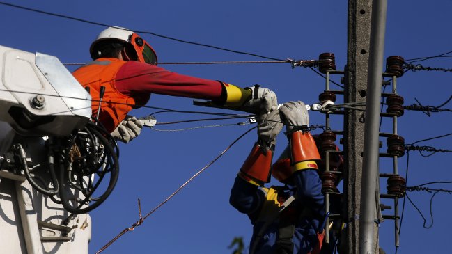 Comprometen millonaria inversión para mejorar servicio de red eléctrica en provincia del Itata
