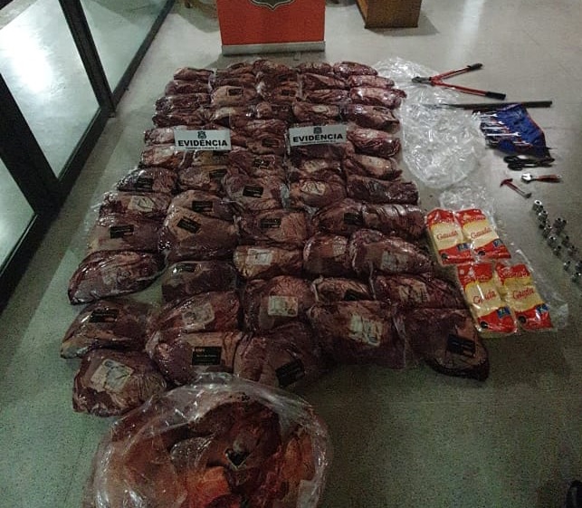 Cinco personas detenidas por robar carne y queso desde un camión en Los Vilos