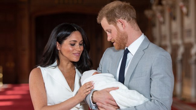 Despedido de la BBC por comparar al bebé real con un chimpancé