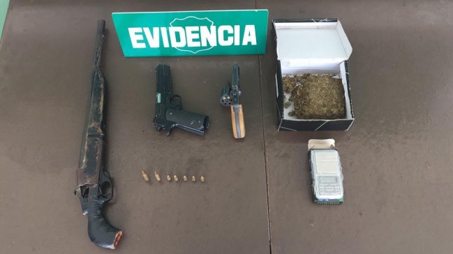 Cuatro sujetos fueron detenidos portando armas y droga en Alto Hospicio