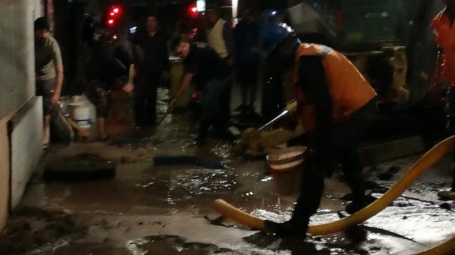 Rotura de matriz afectó a nueve inmuebles en sector norte de Antofagasta