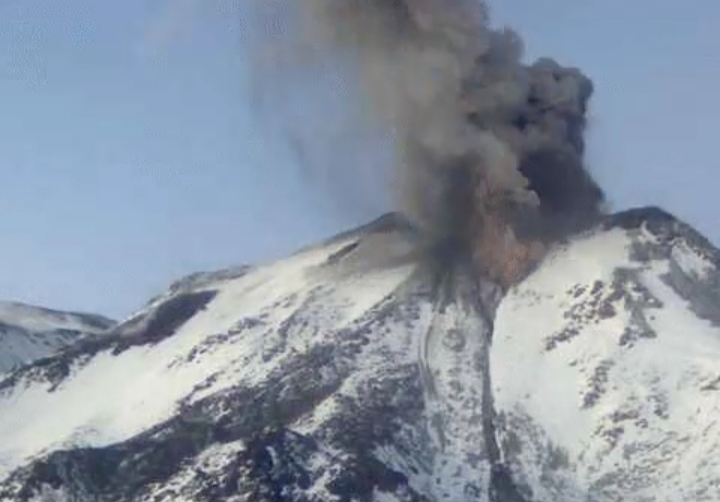 Complejo Volcánico Nevados de Chillán registró tres eventos eruptivos de baja energía