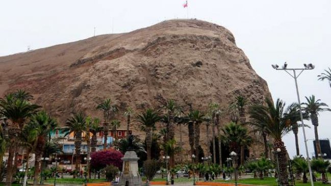 Parlamentarios por Arica buscan reactivar lanzamiento de fuegos artificiales desde la cima del Morro