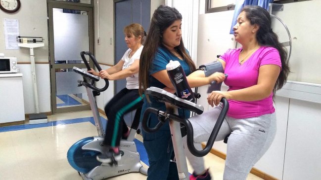 Maule: Kinesiólogos atienden gratis a pacientes con enfermedades cardiometabólicas