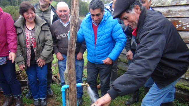 Proyecto permite a familias de sector rural de Ancud contar con 1000 litros de agua diaria