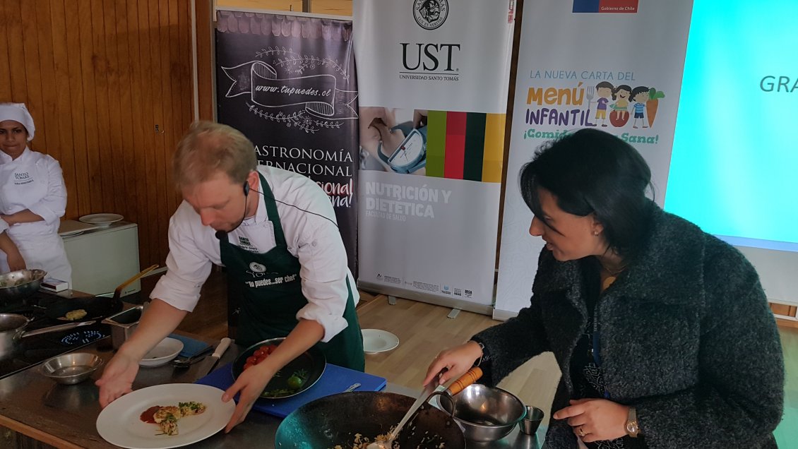 Los Lagos: Capacitan a personal de restaurantes para incorporar menús saludables