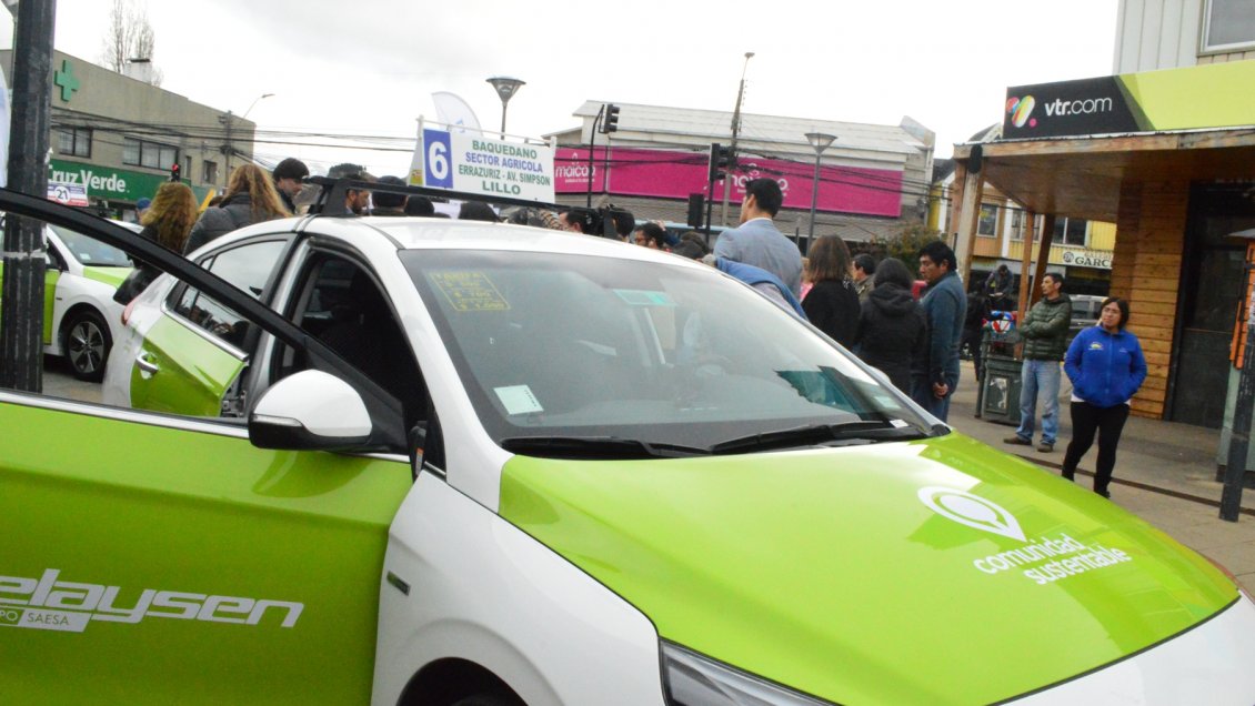 Taxis colectivos son los primeros en implementar electromovilidad en Aysén