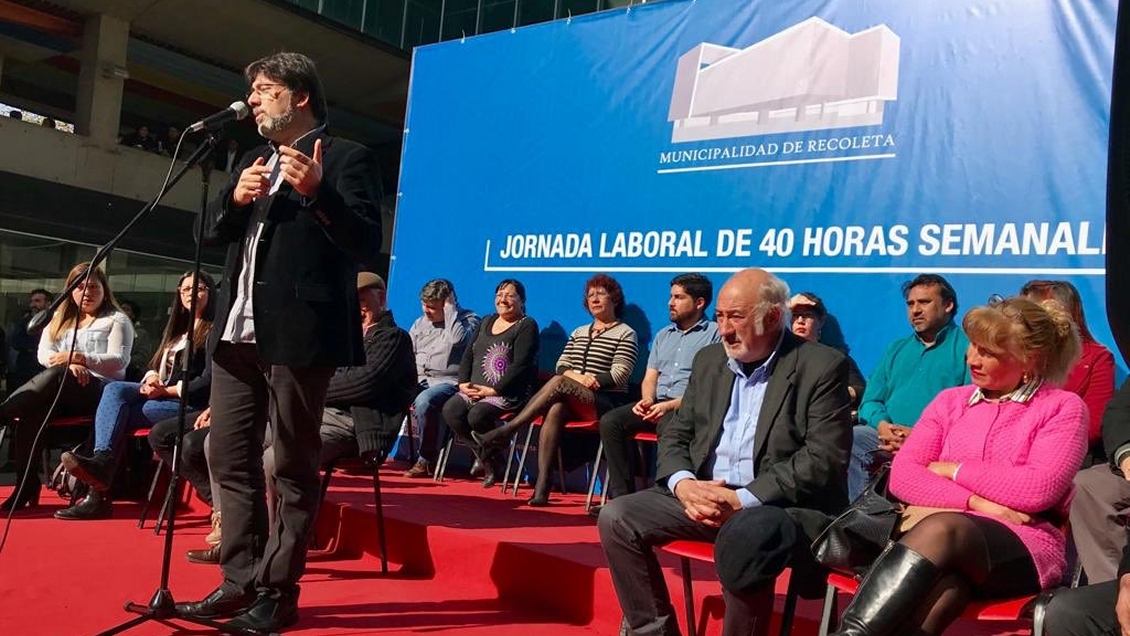 Alcalde Jadue redujo jornada laboral de los trabajadores municipales a 40 horas semanales