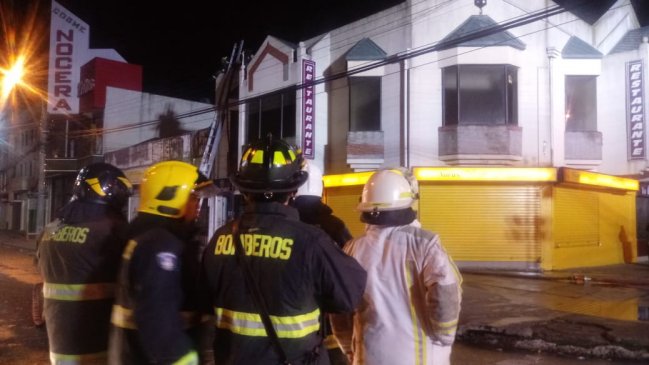 Incendio afectó a restaurante en el centro de Punta Arenas