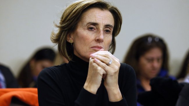 Parlamentarios van al CPLT y Contraloría por correo 