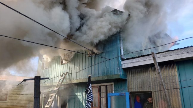 Incendio afectó a vivienda en el Barrio Collico de Valdivia