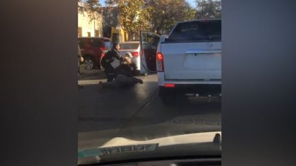 Captan durísima pelea entre ciclista y conductor en barrio Italia