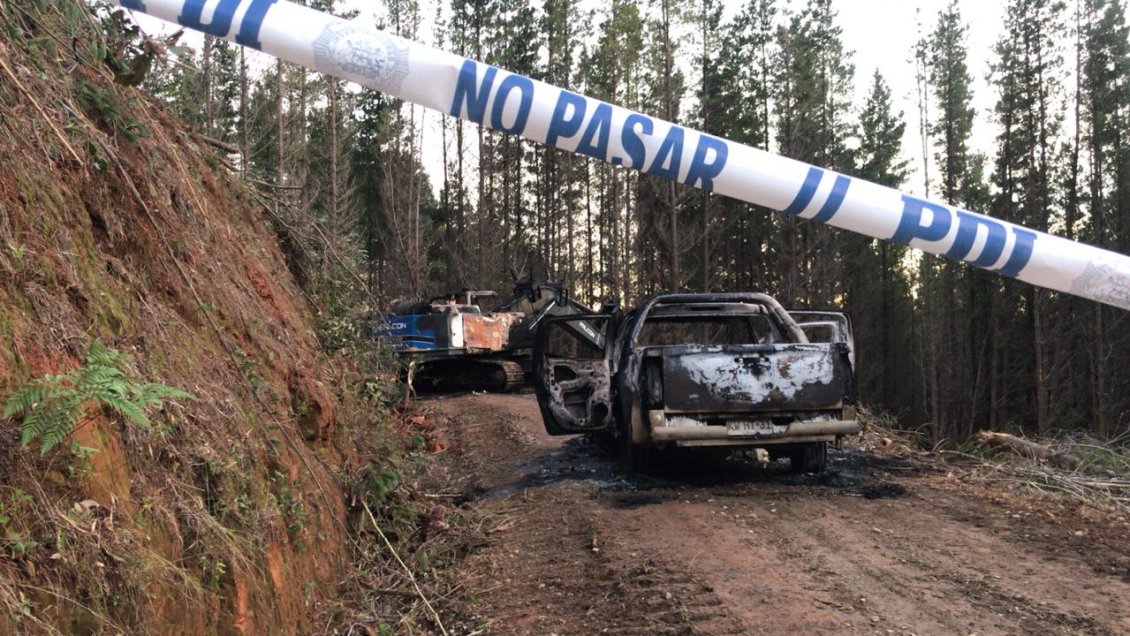 Desconocidos quemaron containers y camionetas en Loncoche