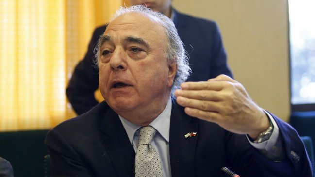 Diputado García insultó a parlamentarias y agredió a periodista en el Congreso