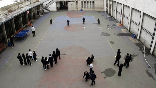 Simce: Mujeres mantienen ventaja en lectura por sobre los hombres